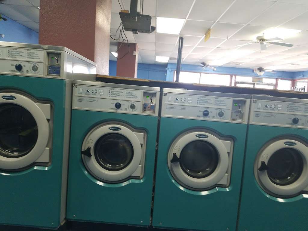 Laundry Triple Eee | 7302 New Laredo Hwy, San Antonio, TX 78211, USA | Phone: (210) 810-6184