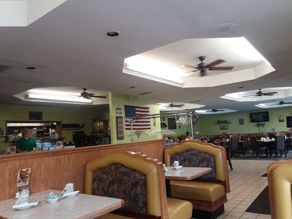 Golden Mine Family Restaurant | 111 S Front St, Braidwood, IL 60408, USA | Phone: (815) 458-2111