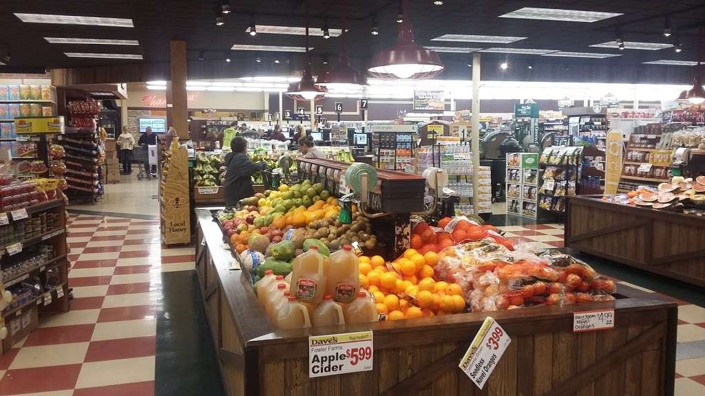 Daves Supermarket | 120 S 3rd St, Fairbury, IL 61739, USA | Phone: (815) 692-2822