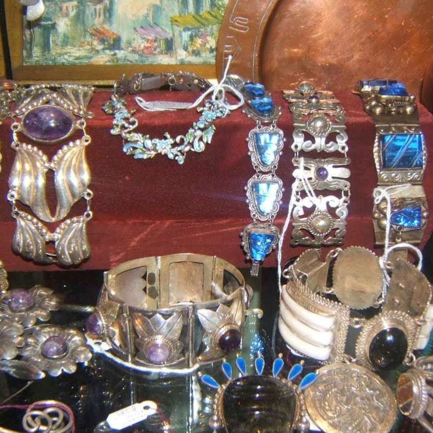 Cole Valley Antiques | 854 Stanyan St, San Francisco, CA 94117, USA | Phone: (415) 504-7884