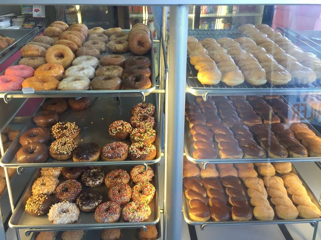 LA Donuts | 1012 Rosecrans Ave, Gardena, CA 90247, USA | Phone: (310) 327-9176