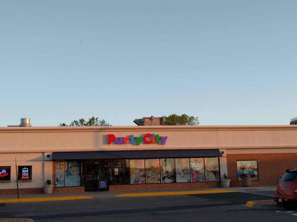 Party City | 7989 Southtown Dr, Bloomington, MN 55431, USA | Phone: (952) 948-0925