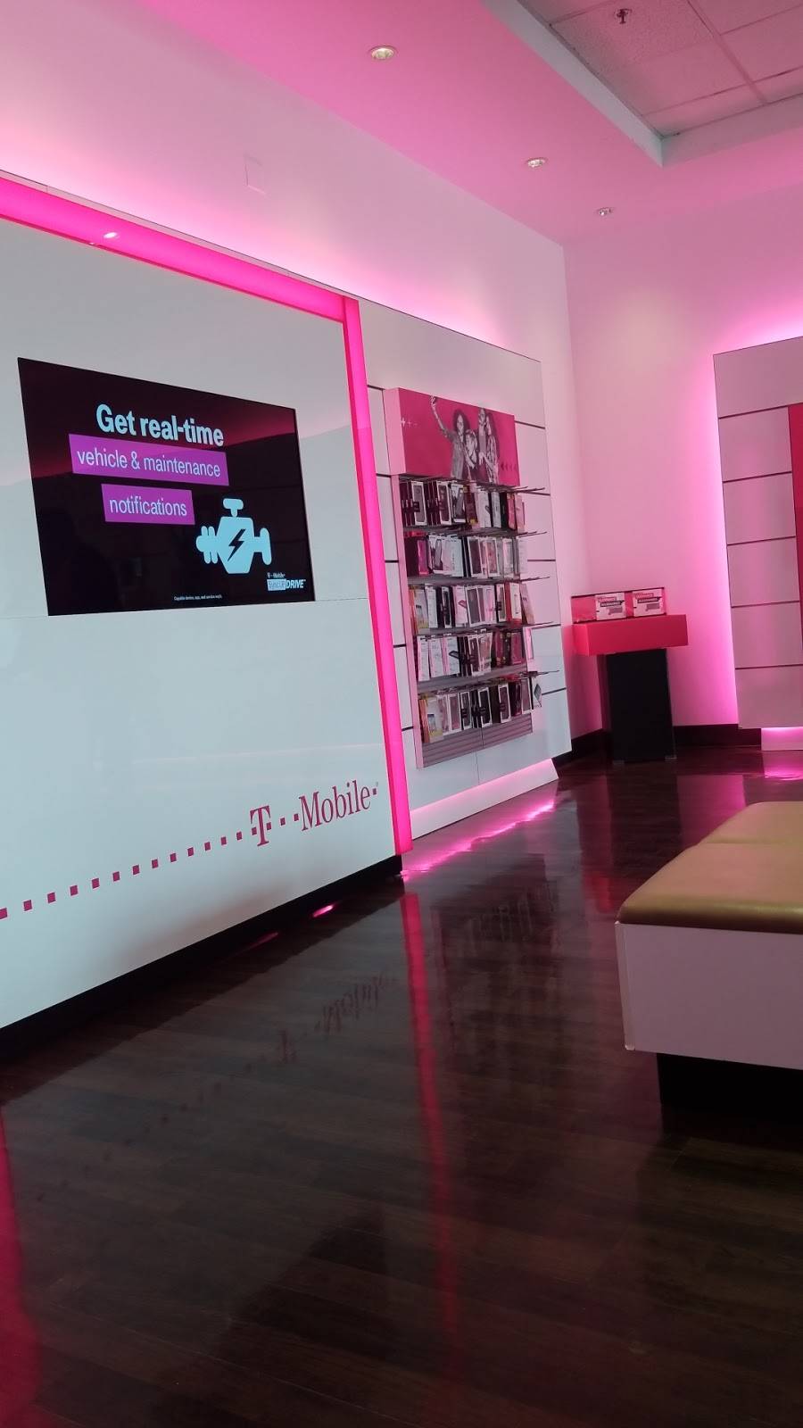 T-Mobile | 3622 S Hurstbourne Pkwy, Louisville, KY 40299, USA | Phone: (502) 491-1615