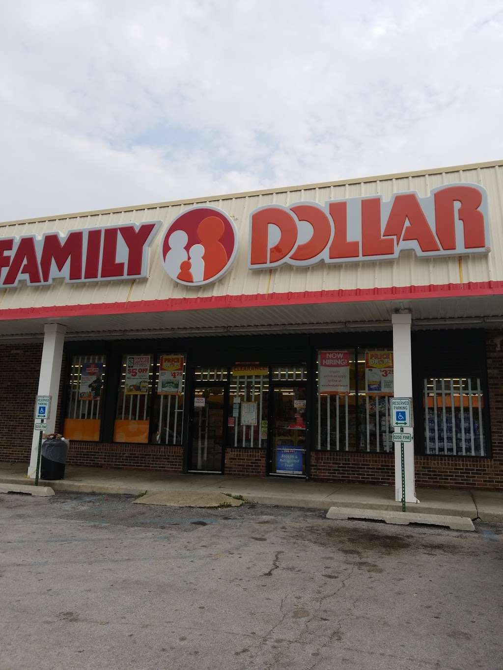 Family Dollar | 100 E Sibley Blvd, Harvey, IL 60426 | Phone: (708) 331-1227