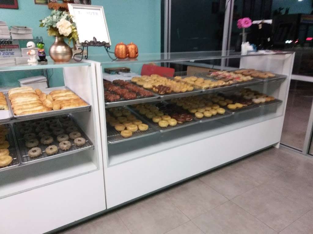 Sweet Donuts | 5630 N Eldridge Pkwy #200, Houston, TX 77041, USA | Phone: (713) 849-4159