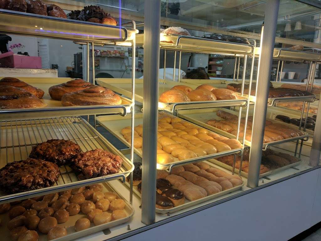 Plaza Doughnuts | 3005 E Palmdale Blvd # 19, Palmdale, CA 93550, USA | Phone: (661) 273-5373