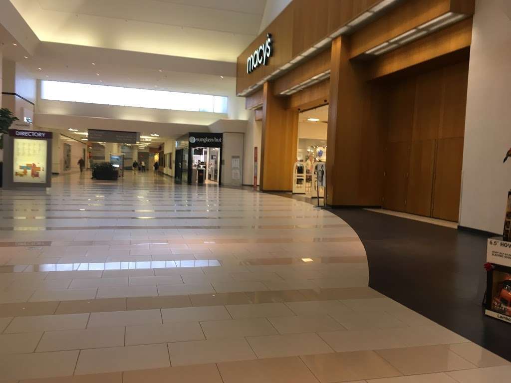 Monmouth Mall | Eatontown, NJ 07724, USA