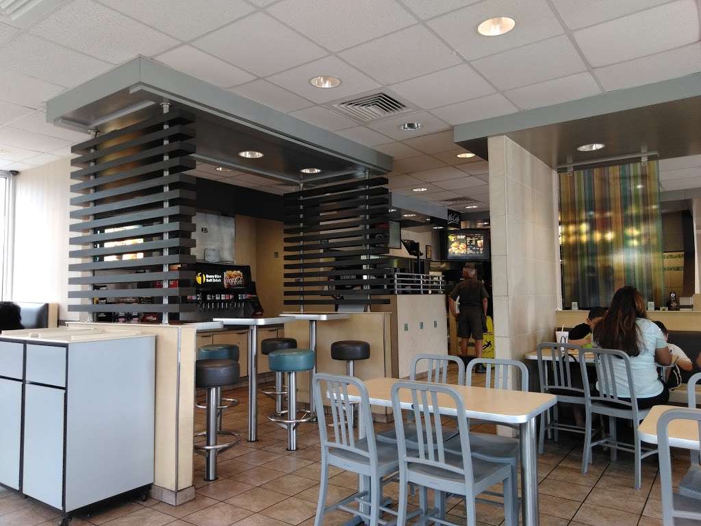 McDonalds | 15911 Sheridan St, Fort Lauderdale, FL 33331, USA | Phone: (954) 252-6018