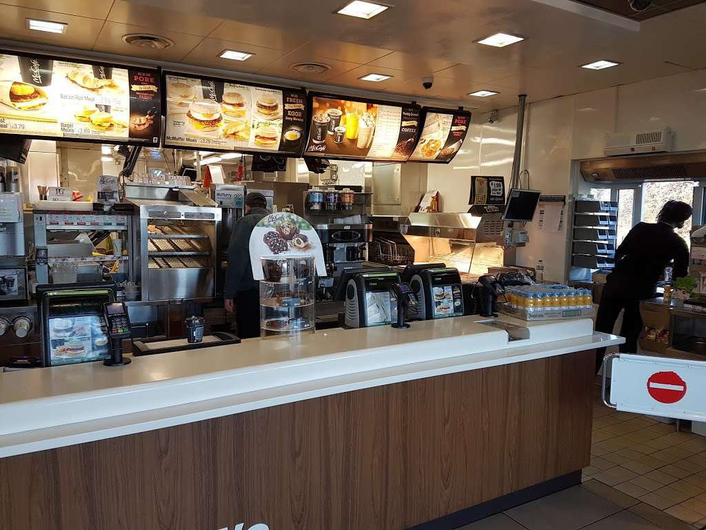 McDonalds | Whalebone Ln N, Dagenham, Romford RM6 5QT, UK | Phone: 020 8598 9078