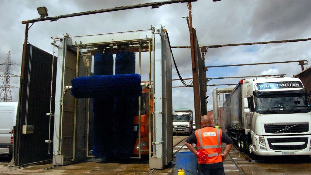 LPW Truckwash | Juliette Way, Purfleet RM15 4YD, UK | Phone: 01708 890816