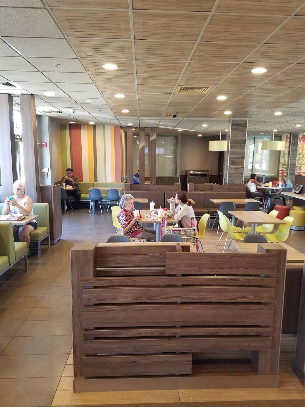 McDonalds | 5310 W, Rosecrans Ave, Hawthorne, CA 90250, USA | Phone: (310) 643-6691