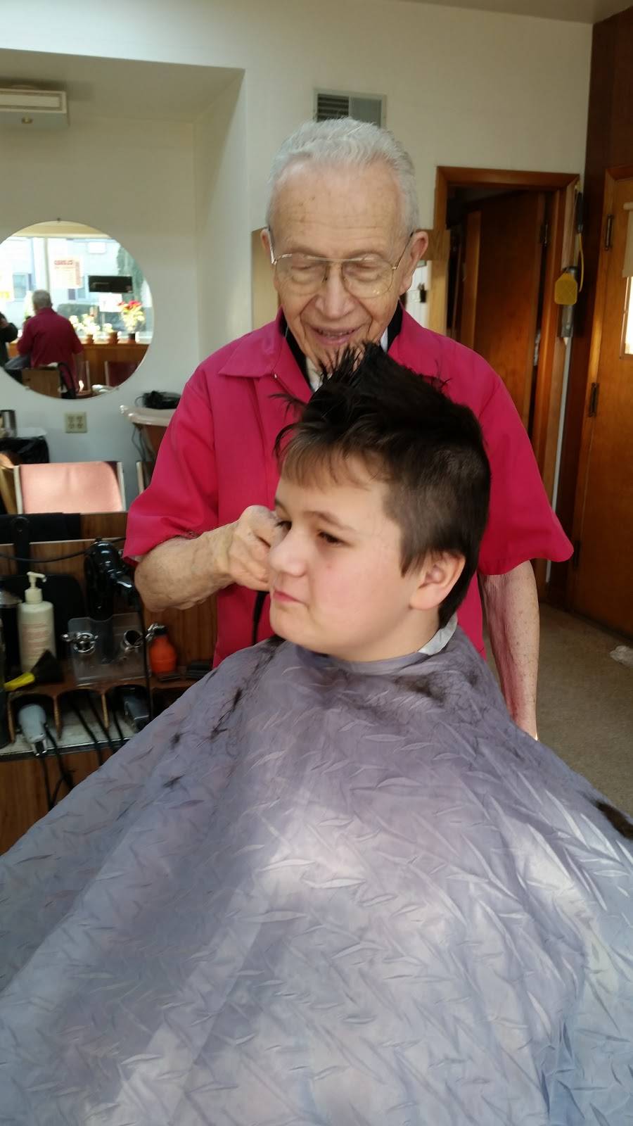 Gunthers Barber & Hairstyling | 5824 W Lincoln Ave, Milwaukee, WI 53219, USA | Phone: (414) 546-4007