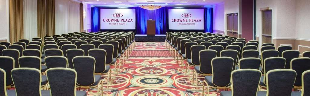 Crowne Plaza Chicago-Northbrook | 2875 N Milwaukee Ave, Northbrook, IL 60062 | Phone: (847) 298-2525