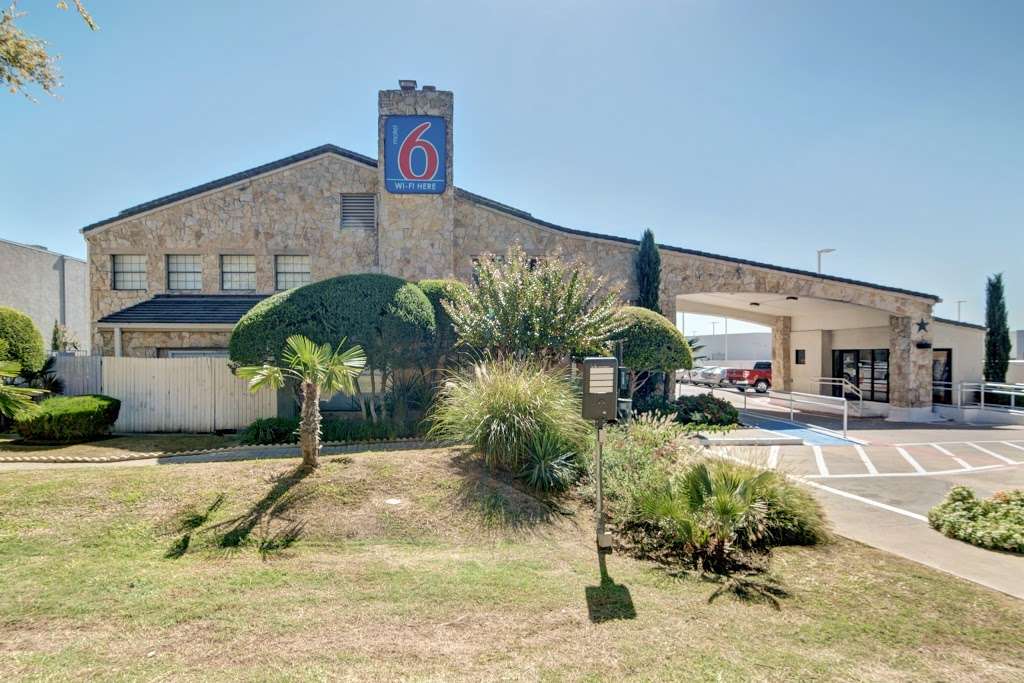 Motel 6 Dallas - Galleria | 2660 Forest Ln, Dallas, TX 75234, USA | Phone: (972) 484-9111