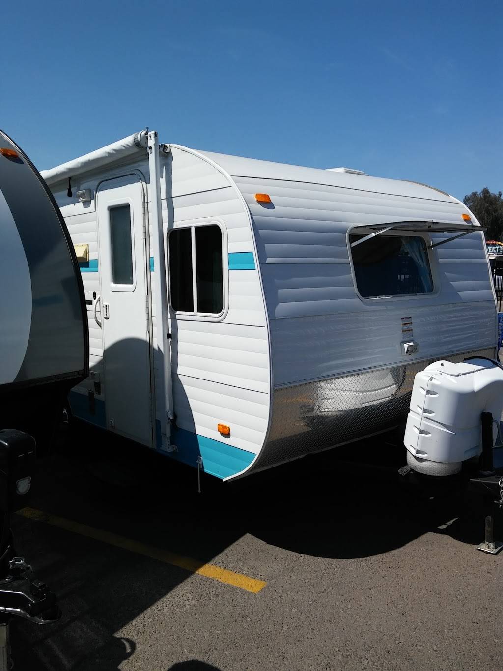 Camping World of Fresno | 3672 S Maple Ave, Fresno, CA 93725 | Phone: (866) 983-0515