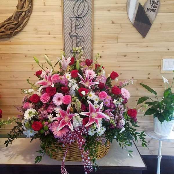 Mums the Word - A Florist | 1175 N Berkeley Ave, Fullerton, CA 92832, USA | Phone: (714) 525-0317