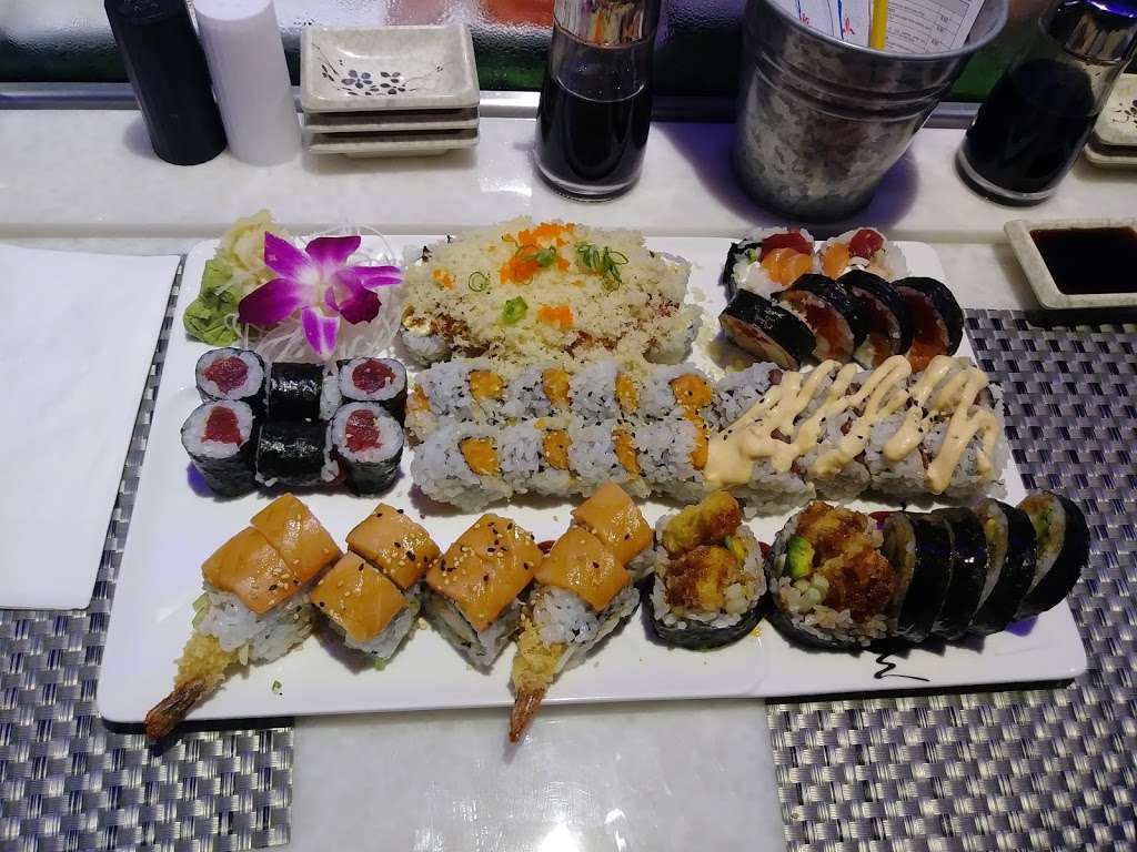 Fancy Q Sushi & Thai Apopka | 1095 W Orange Blossom Trail, Apopka, FL 32712, USA | Phone: (407) 890-1111