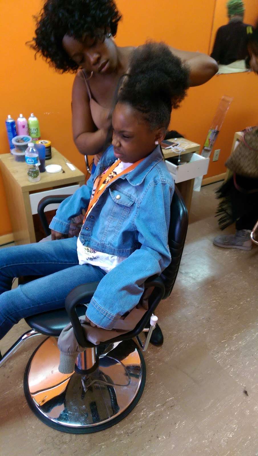 Good Job Braid Shop | 5413 W North Ave, Chicago, IL 60639, USA | Phone: (773) 889-5287