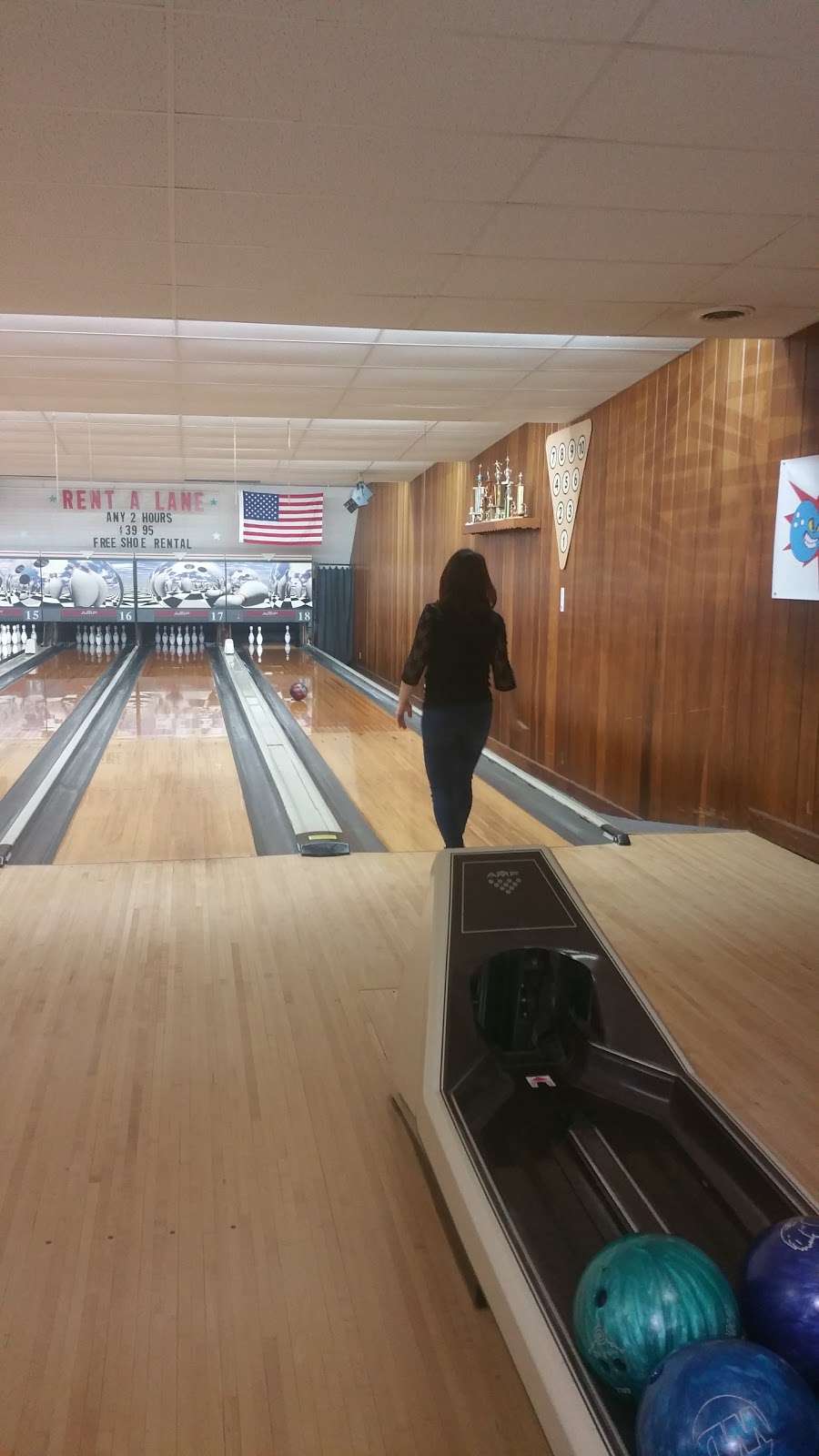 East Lincoln Lanes | 5761 Lincoln Ave, York, PA 17406, USA | Phone: (717) 252-3211