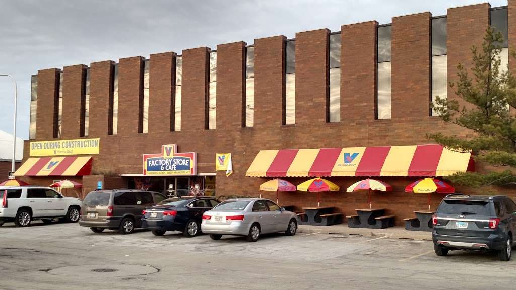 Vienna Beef Factory Store & Cafe | 2501 N Damen Ave, Chicago, IL 60647, USA | Phone: (773) 435-2309