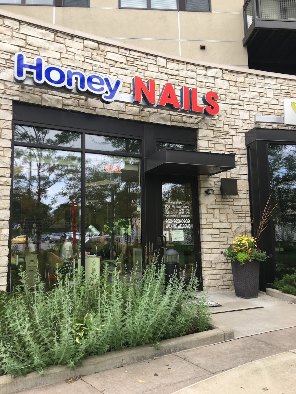 Honey Nails | 3916 Excelsior Blvd, St Louis Park, MN 55416, USA | Phone: (952) 920-0989