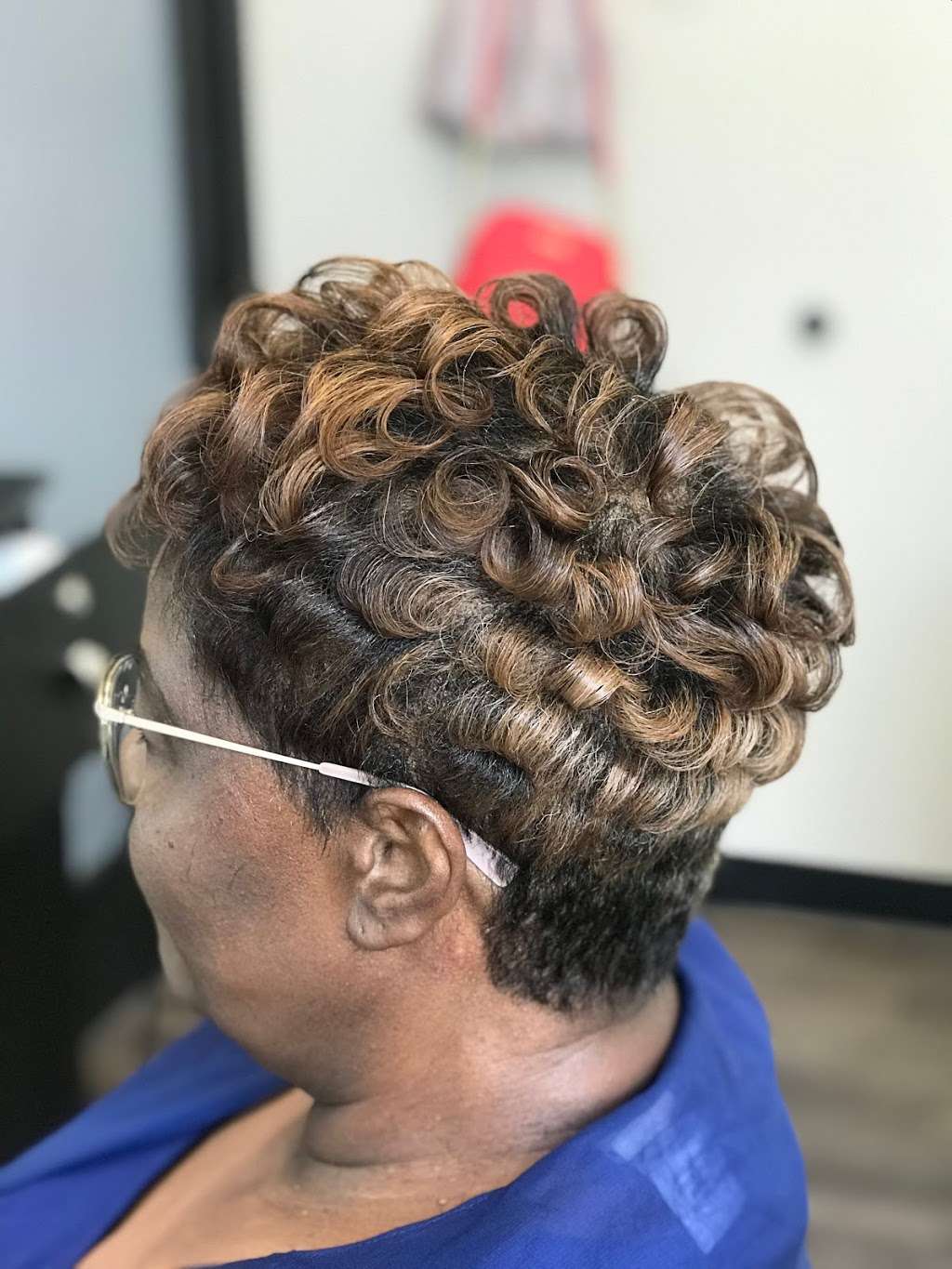 Blue Lion Salon Studios Richmond | 9107 Farm to Market Rd 723, Richmond, TX 77406, USA | Phone: (832) 520-1086