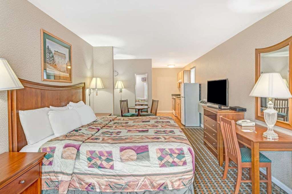 Days Inn by Wyndham Ridgefield | 296 Ethan Allen Hwy, Ridgefield, CT 06877 | Phone: (203) 438-3781