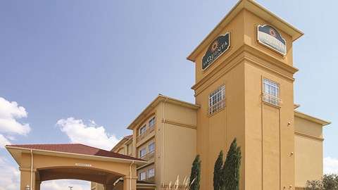 La Quinta Inn & Suites by Wyndham Dallas - Hutchins | 1000 Dowdy Ferry Rd, Hutchins, TX 75141, USA | Phone: (214) 269-1015