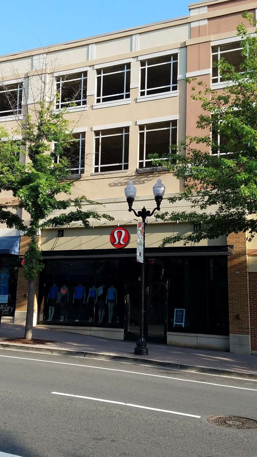 lululemon | 2847 Clarendon Blvd Suite 150, Arlington, VA 22201, USA | Phone: (703) 807-0539