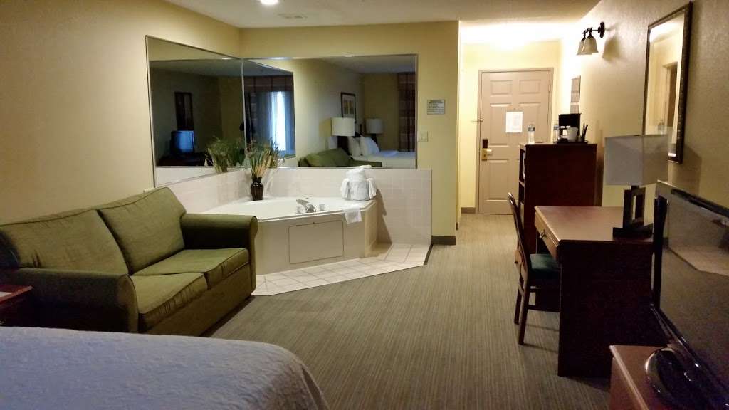 Country Inn & Suites by Radisson, Elgin, IL | 2270 Point Blvd, Elgin, IL 60123, USA | Phone: (847) 426-6400