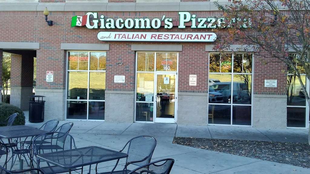 Giacomos Pizzeria & Italian Restaurant | 10230 Berkeley Pl Dr #160, Charlotte, NC 28262, USA | Phone: (704) 971-7313