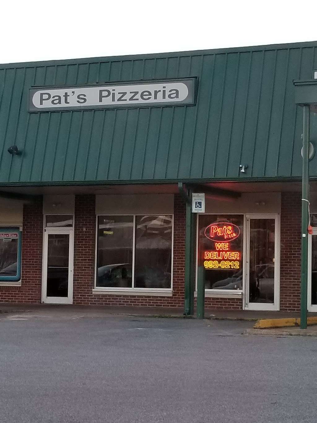 Pats Pizzeria | 3723, 2008 W Newport Pike, Wilmington, DE 19804 | Phone: (302) 992-0212