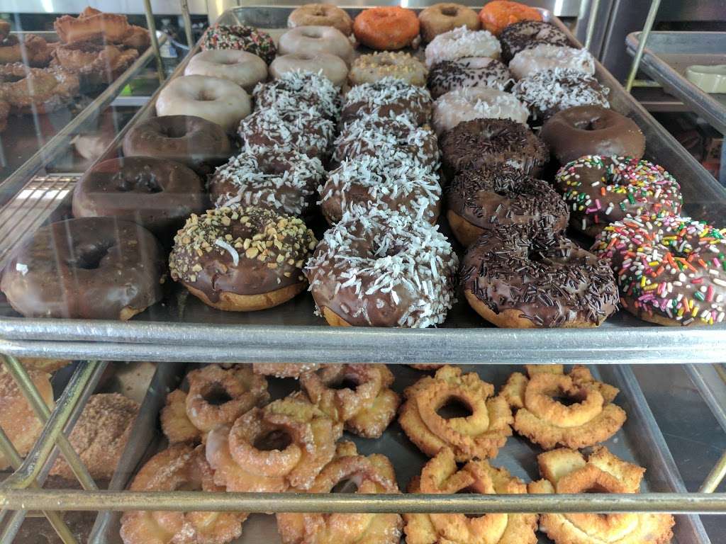 Buds Donut Shop | 8949 Sunland Blvd, Sun Valley, CA 91352, USA | Phone: (818) 768-7707