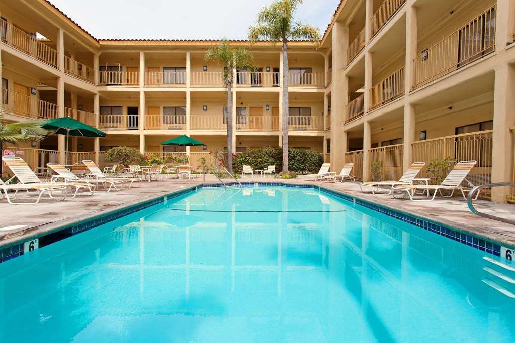 La Quinta Inn & Suites Orange County Airport | 2721 Hotel Terrace, Santa Ana, CA 92705, USA | Phone: (714) 540-1111