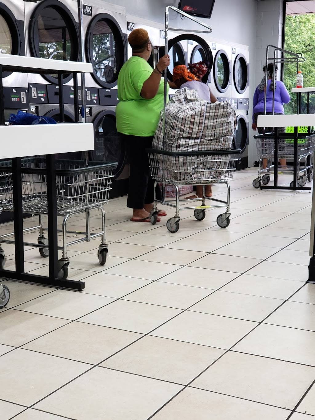 Taylor Coin Laundromat | 10870 Beech Daly Rd, Taylor, MI 48180, USA | Phone: (313) 292-7727