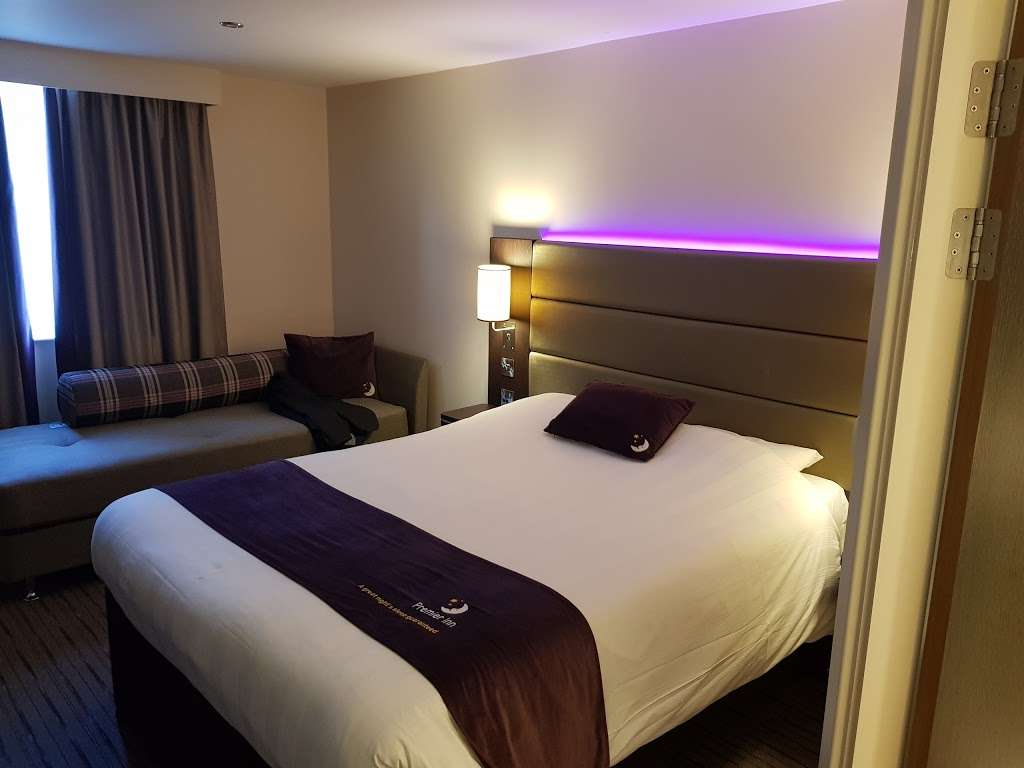 Premier Inn South Mimms Potters Bar | Swanland Rd, Potters Bar EN6 3NH, UK | Phone: 0871 527 8990