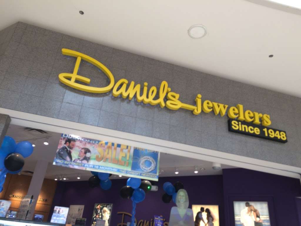 Daniels Jewelers | 1783 Montebello Town Center, Montebello, CA 90640, USA | Phone: (323) 888-1804