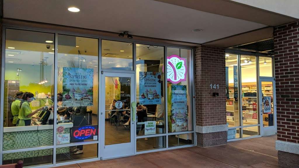 Yogurtland in 141 Marketplace Blvd, Hamilton Township, NJ 08691, USA
