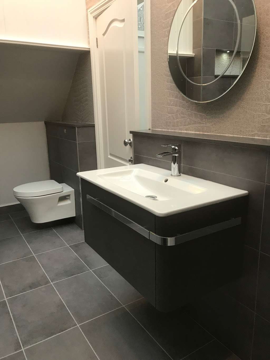 Mark Betts Bathrooms | Robins Nest, Woodhatch Farm, Tawney Common, Theydon Mount, Epping CM16 7PU, UK | Phone: 01992 523388