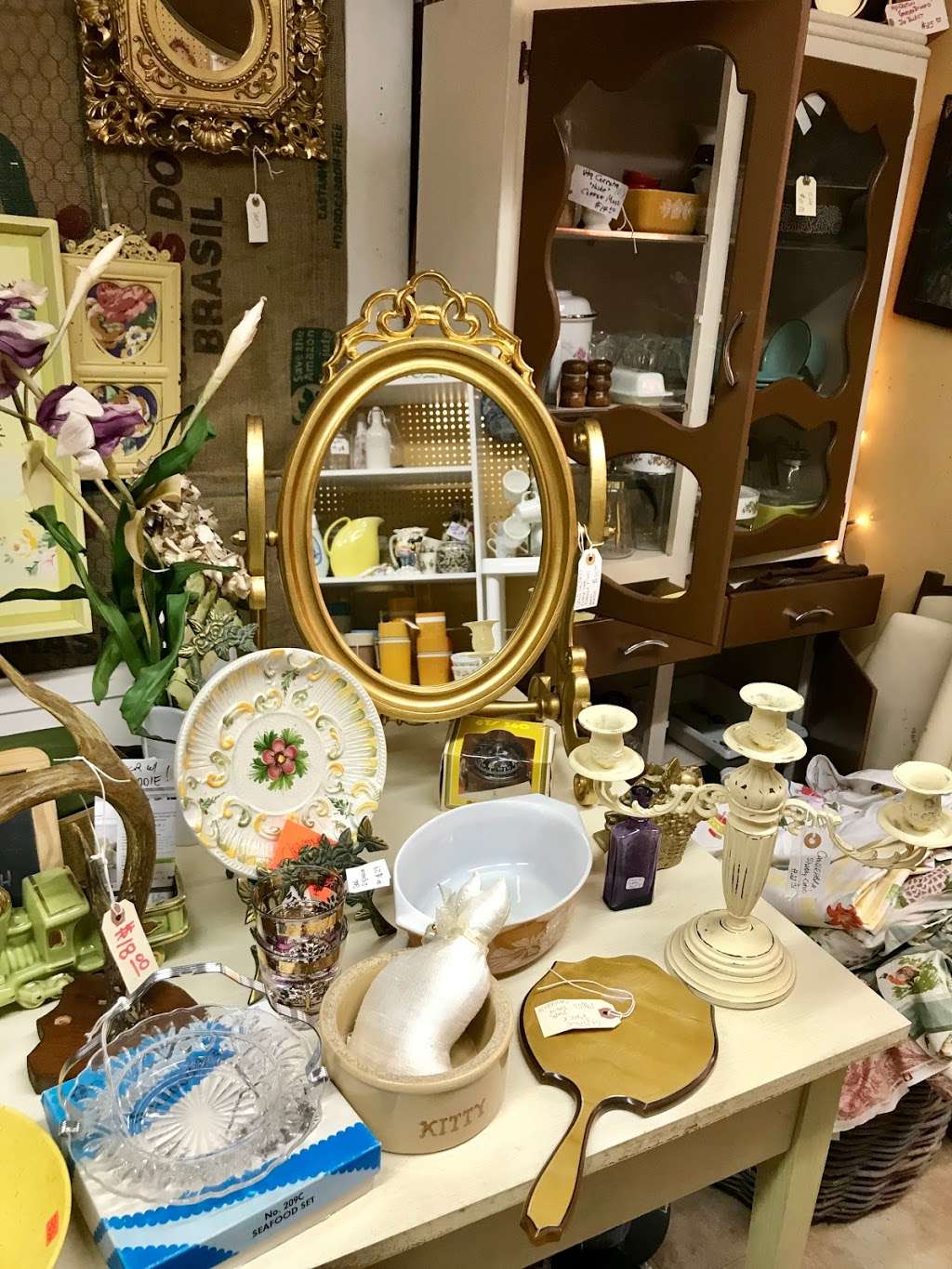 Antiques At Annapolis | 27 Riverview Ave, Annapolis, MD 21401, USA | Phone: (410) 266-5550