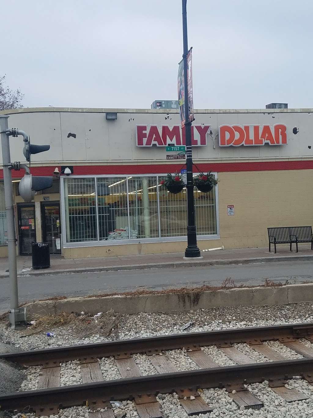 Family Dollar | 2159 E 71st St, Chicago, IL 60649, USA | Phone: (773) 324-0015