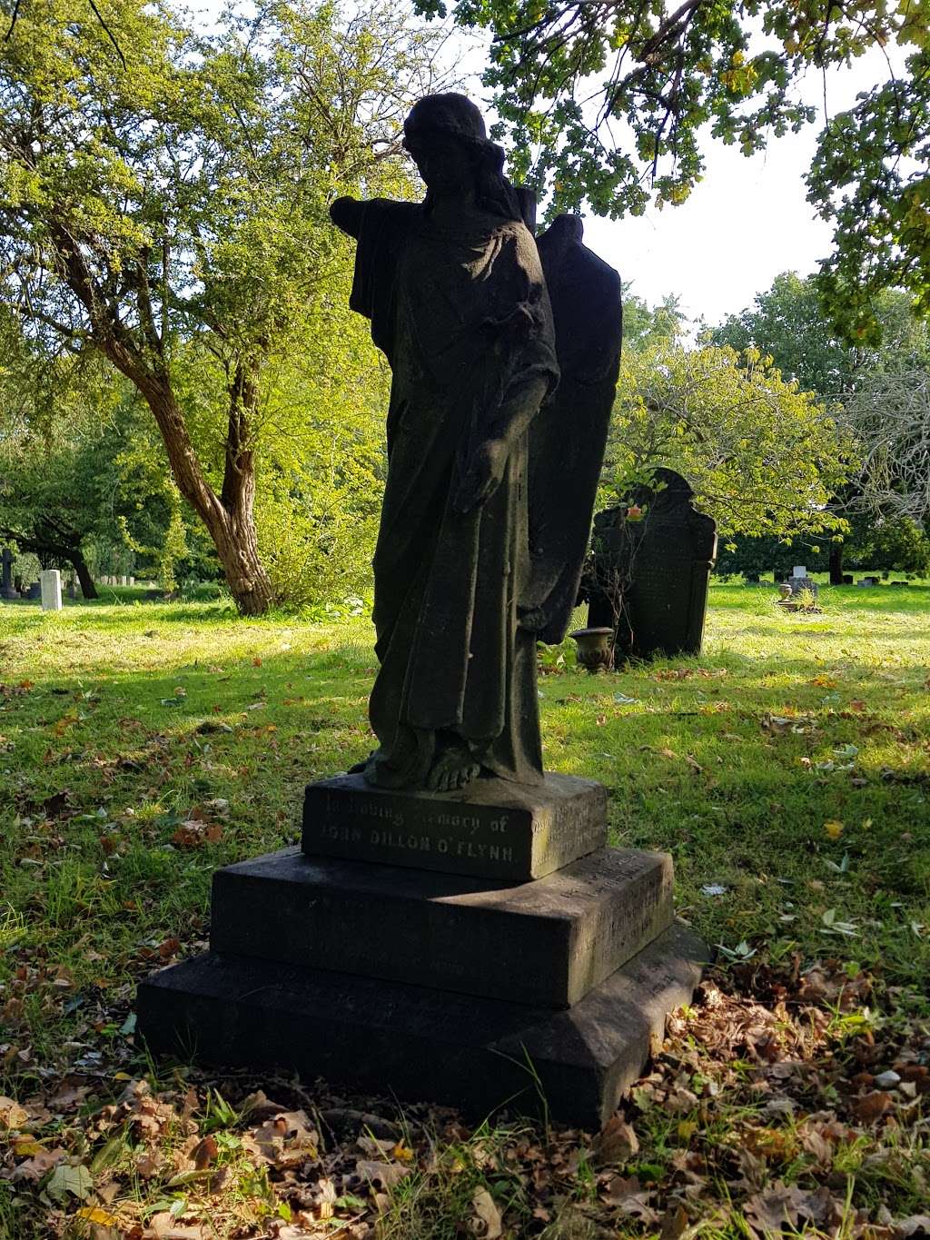 Fulham Palace Road Cemetery | 62 Bronsart Rd, Fulham, London SW6 6AB, UK