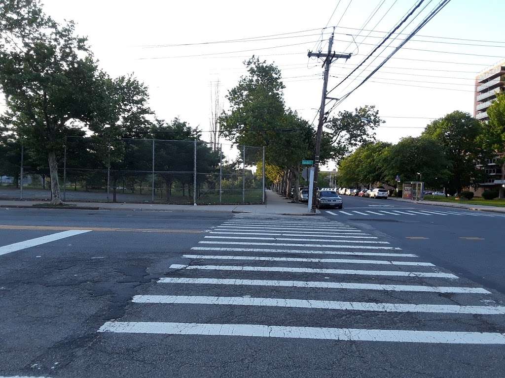 Pugsley Av/Randall Av | Bronx, NY 10473, USA