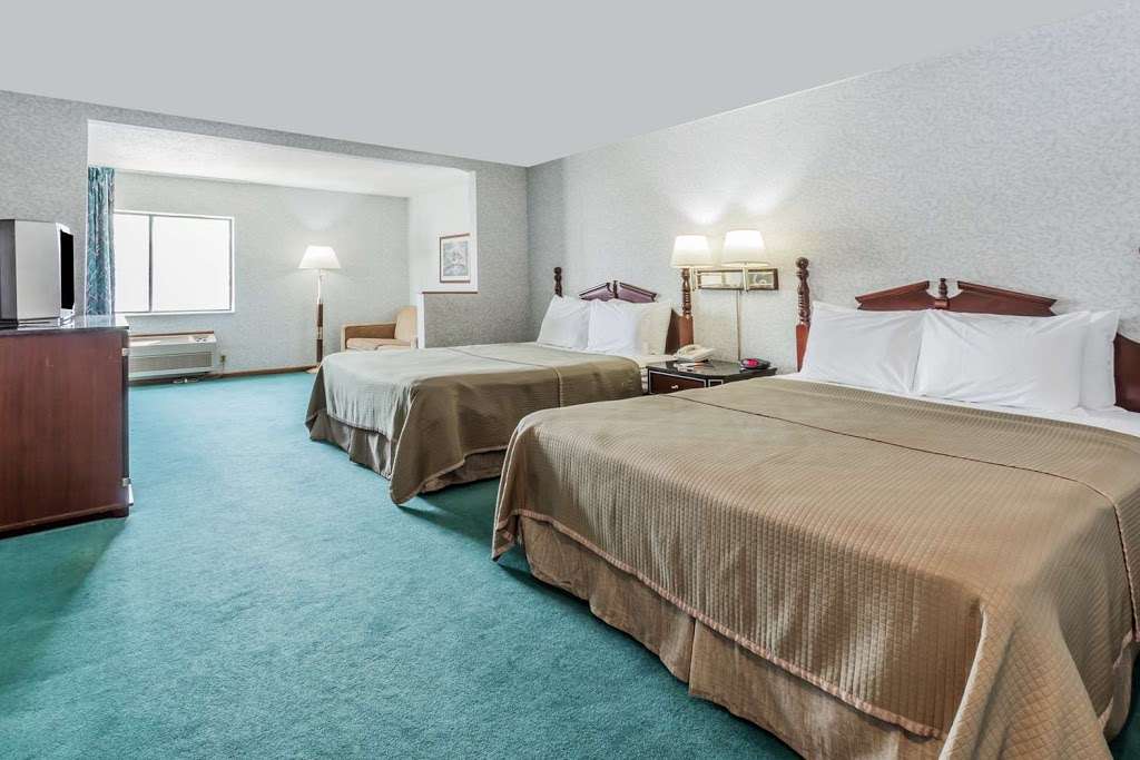 Howard Johnson by Wyndham Manteno | 157 N Frontage East Rd, Manteno, IL 60950, USA | Phone: (815) 733-1409