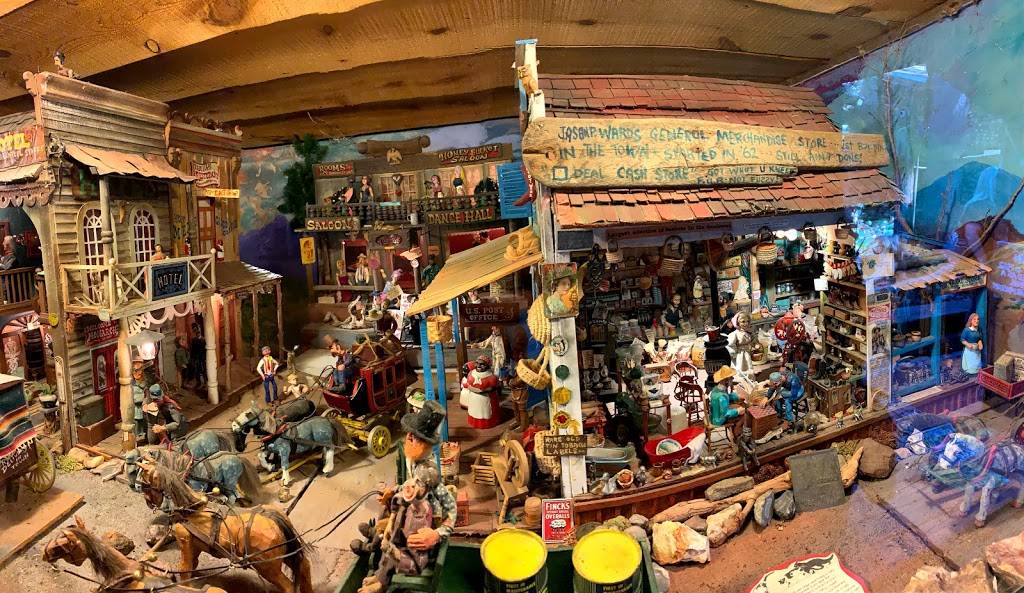 Tinkertown Museum | 121 Sandia Crest Rd, Sandia Park, NM 87047, USA | Phone: (505) 281-5233