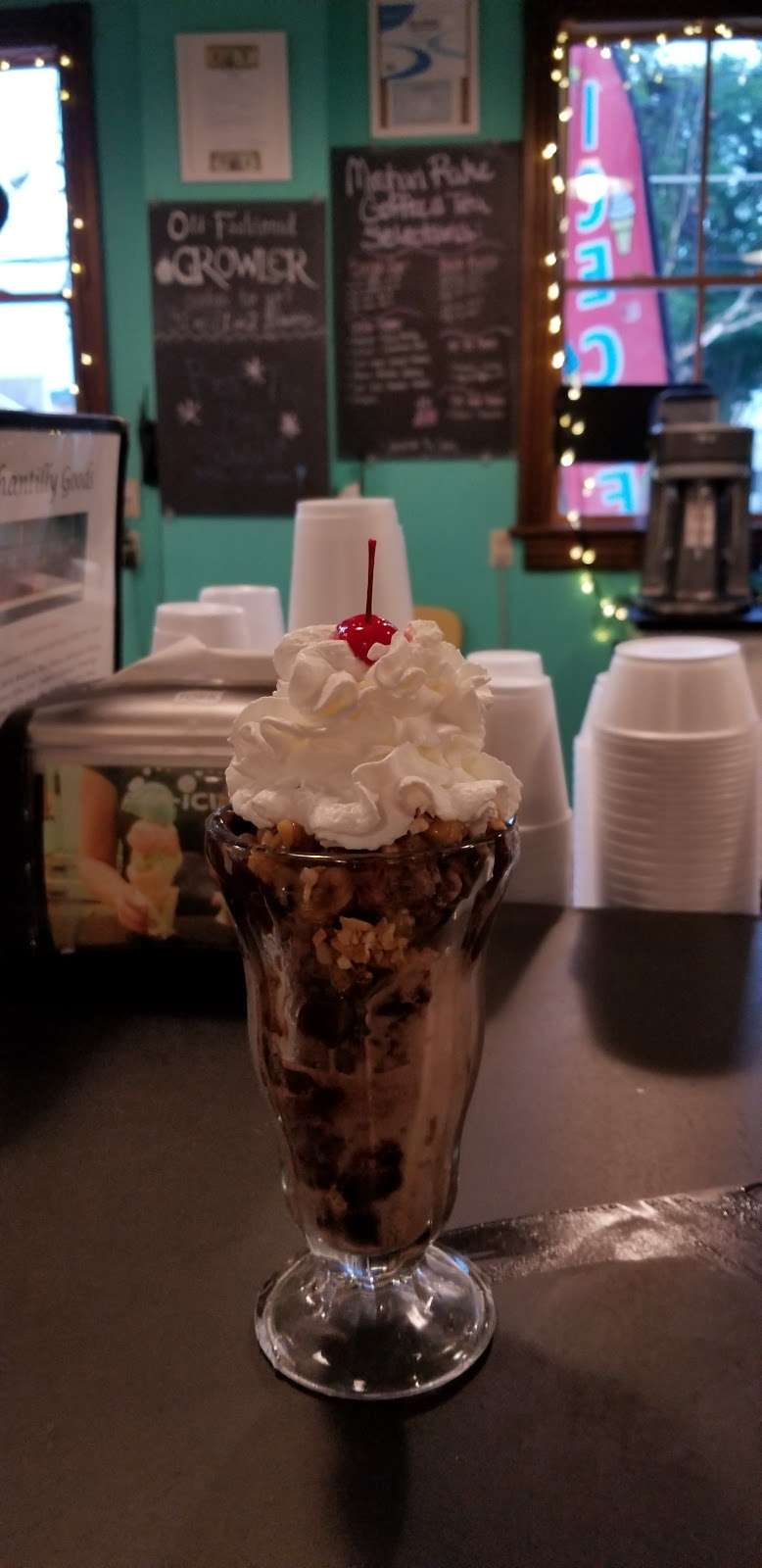 Chantilly Goods Ice Cream Shoppe | 200 Bridge St, Weissport, PA 18235, USA | Phone: (610) 379-4767