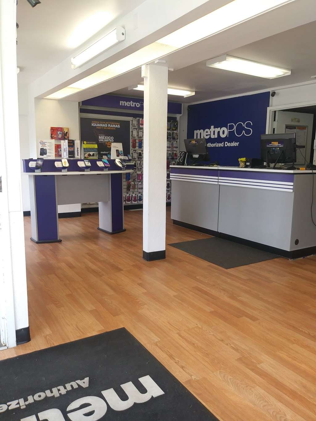 metro PCS | 4308 W Washington St, Indianapolis, IN 46241 | Phone: (317) 757-5882