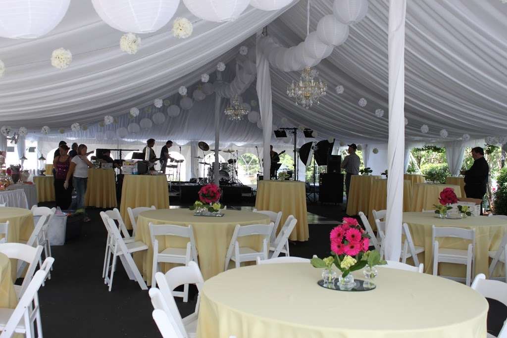 Unique Weddings and Flowers | 11127 Evergreen Loop, Corona, CA 92883, USA | Phone: (951) 277-8242