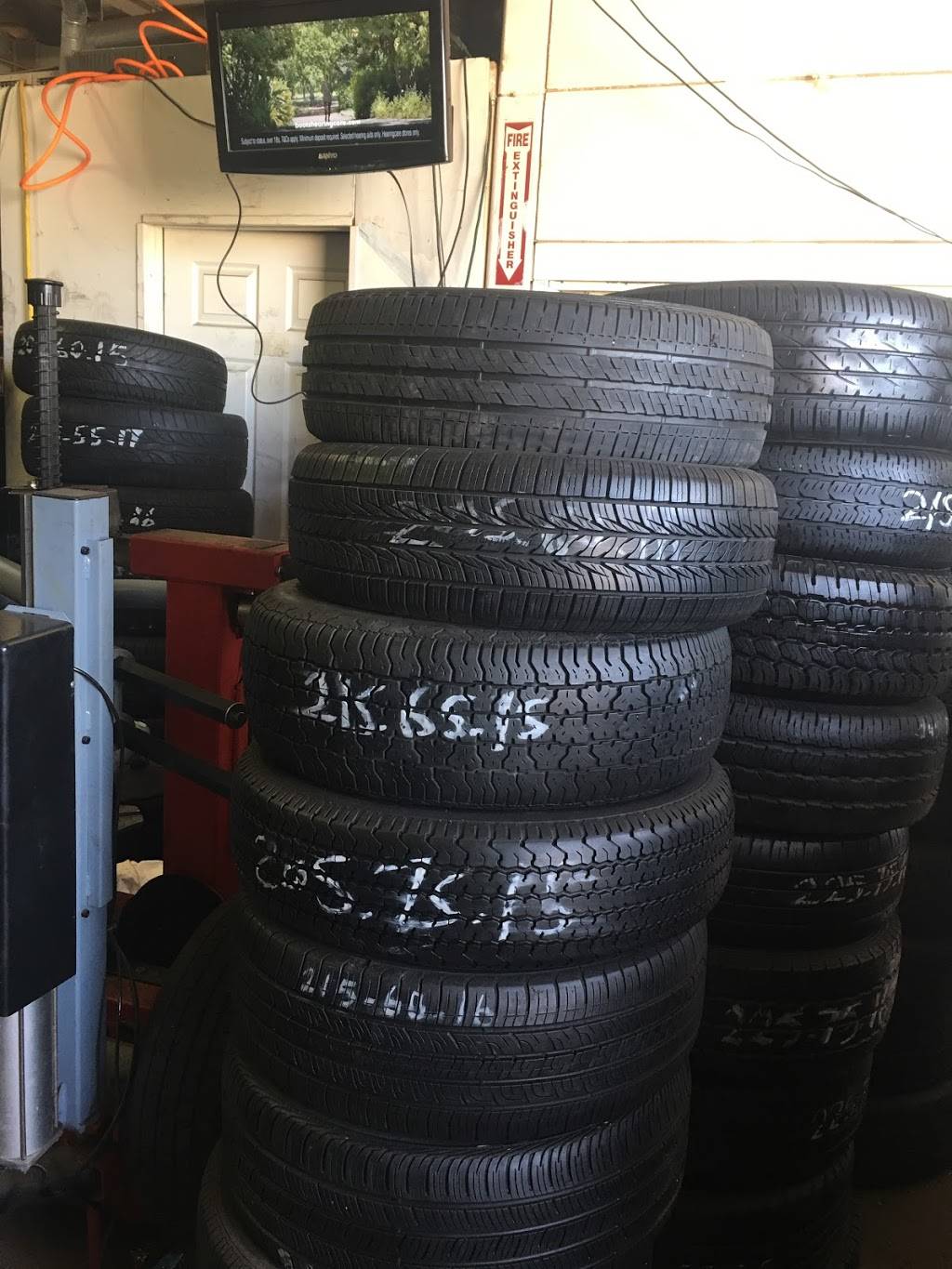 ozone Tires shop | 4235 W Silver Spring Dr, Milwaukee, WI 53209, USA | Phone: (414) 759-9999