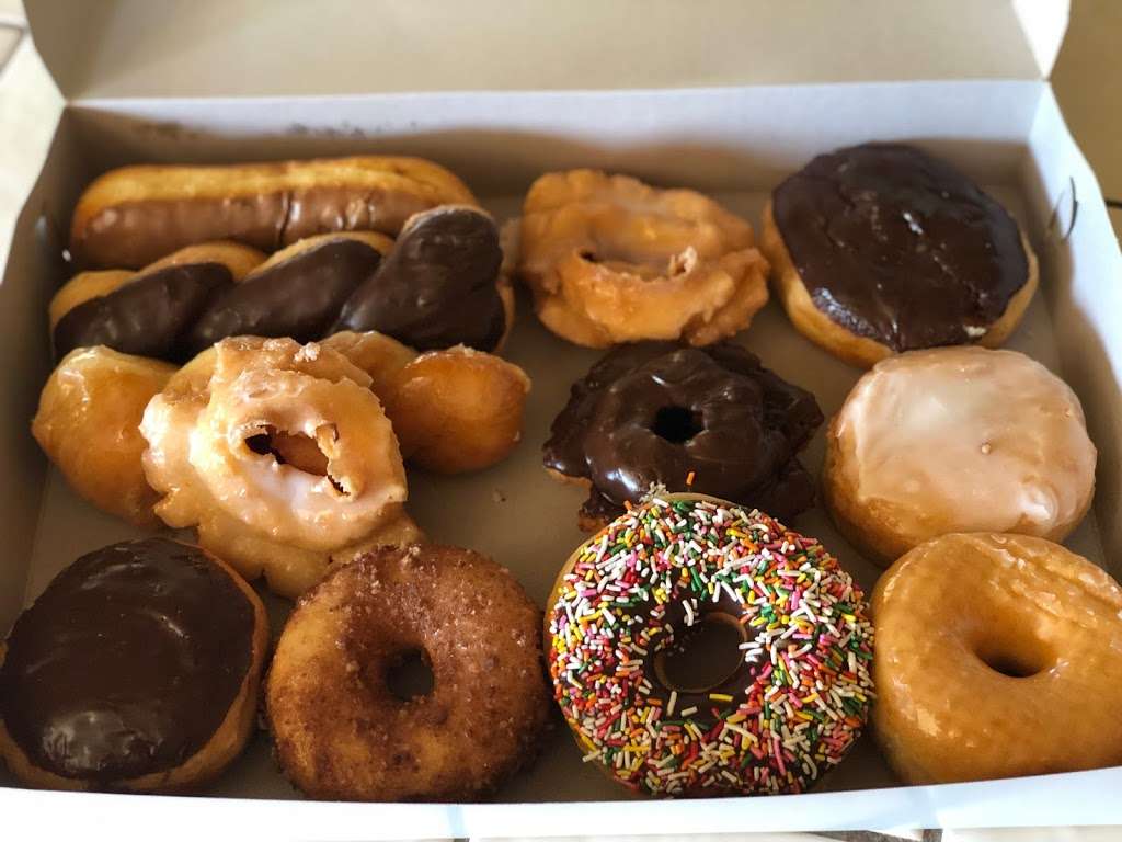 Neils Donuts | 14898 Dale Evans Pkwy #100, Apple Valley, CA 92307 | Phone: (760) 810-0554
